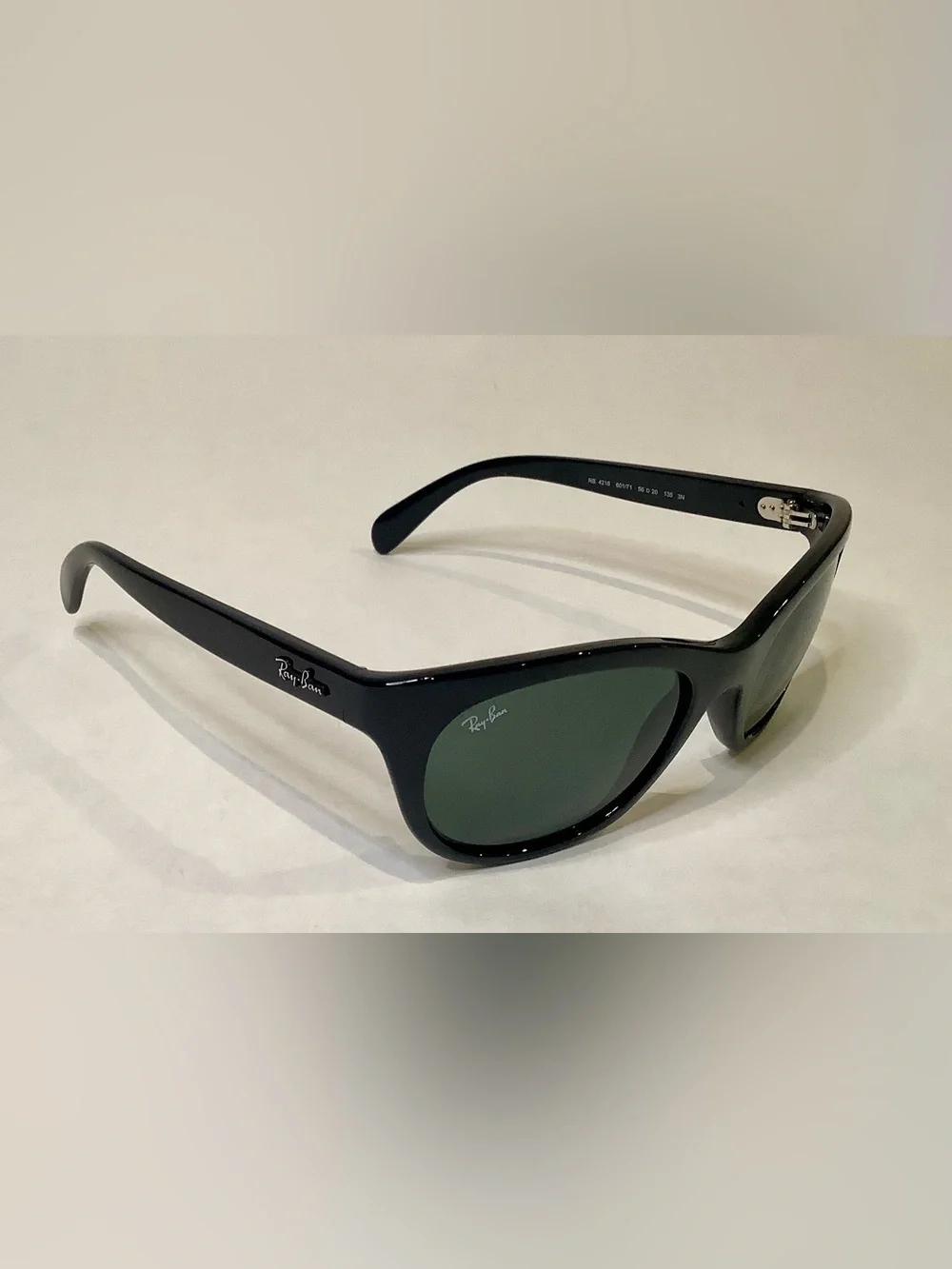 Ray-Ban Men’s Black Frame Sunglasses with Green Lenses